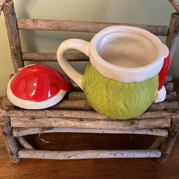NEW DR. SEUSS SANTA GRINCH 65TH ANNIVERSARY COVERED MUG - Picture 5 of 12